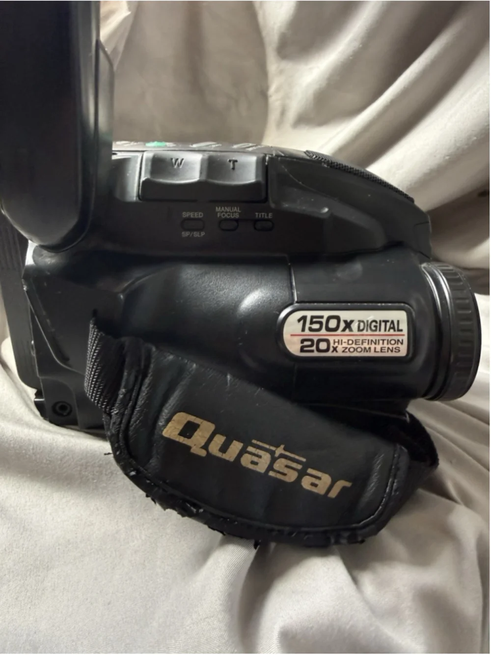 Quasar VM-D51Palmcorder VHSC 20x Zoom Lens Video Camera w batteries Works